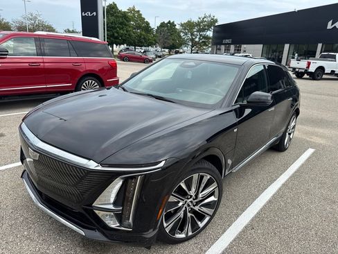 Used 2023 Cadillac Lyriq 2WD image 2
