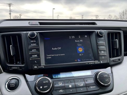 Used 2018 Toyota RAV4 Limited image 33