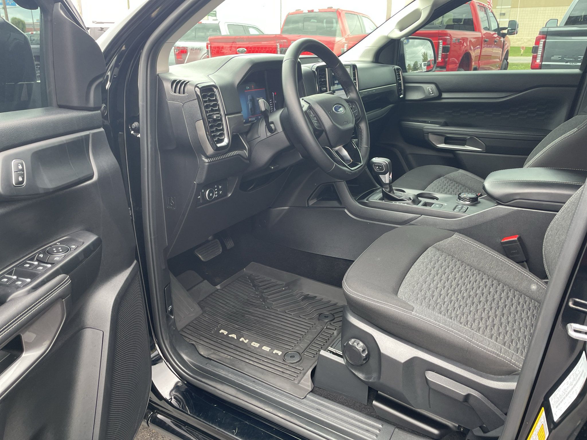 Used 2025 Ford Ranger XLT w/ Chrome Accent Package AWD/4WD image 9