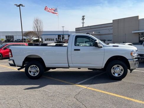 Used 2024 RAM 2500 Tradesman w/ Chrome Appearance Group image 9