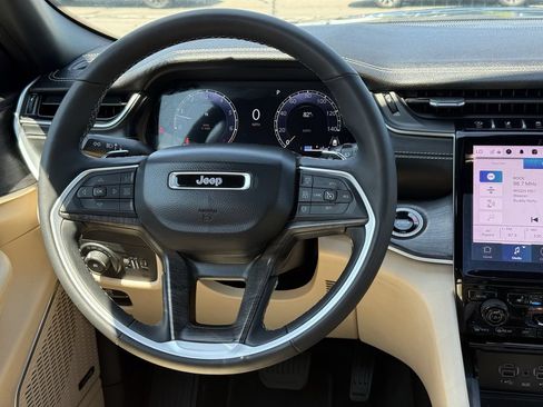 Used 2025 Jeep Grand Cherokee Limited w/ Luxury Tech Group II AWD/4WD image 25