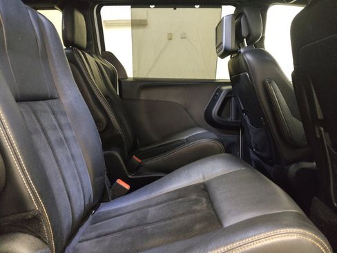 Used 2017 Dodge Grand Caravan SXT w/ Driver Convenience Group FWD image 19