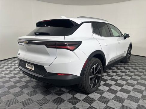 New 2026 Chevrolet Equinox EV LT image 4