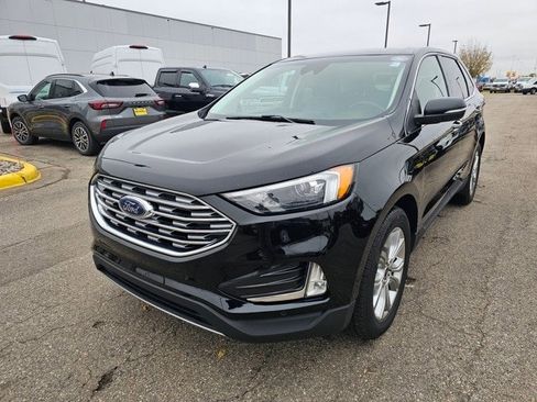 Used 2024 Ford Edge Titanium image 2