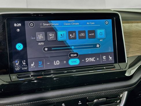 Used 2025 Volkswagen Atlas SE FWD image 24