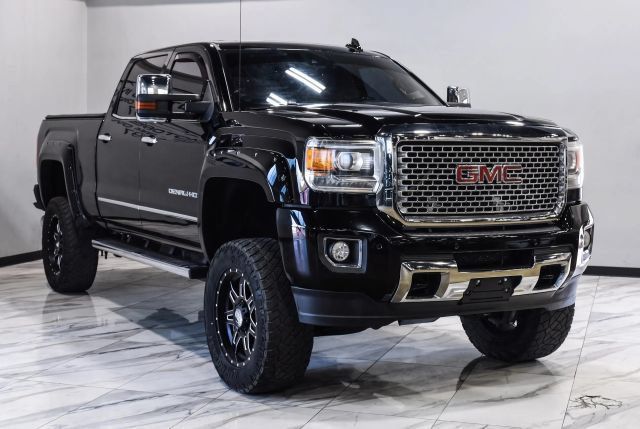 Used 2015 GMC Sierra 2500 Denali w/ Duramax Plus Package AWD/4WD image 10