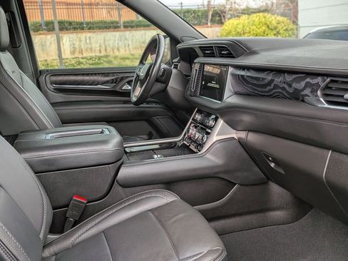 Used 2022 GMC Yukon Denali w/ Denali Premium Package image 39