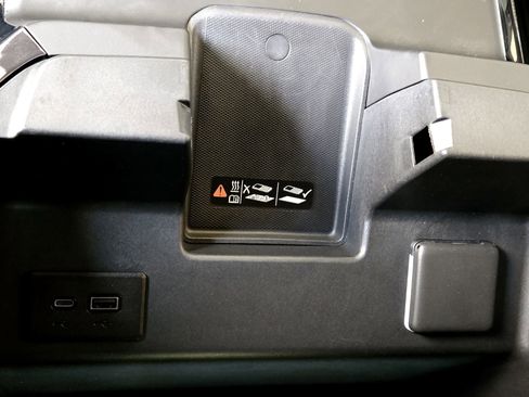 Used 2025 Chevrolet Silverado 2500 ZR2 w/ Technology Package image 21