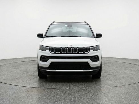 Used 2025 Jeep Compass Limited AWD/4WD image 2