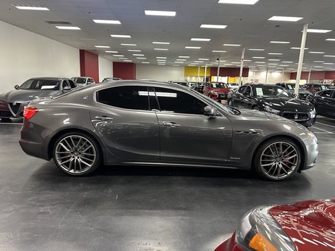 Used 2018 Maserati Ghibli S GranSport image 8