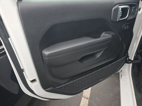 Used 2024 Jeep Gladiator Sport image 15