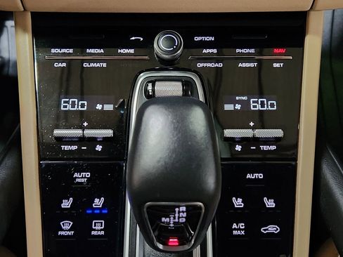 Used 2019 Porsche Cayenne image 39