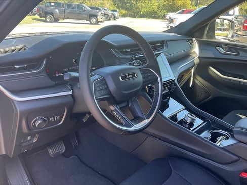 New 2025 Jeep Grand Cherokee L Laredo w/ Luxury Tech Group I image 6