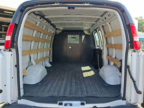 Used 2025 Chevrolet Express 2500 w/ Driver Convenience Package RWD image 27