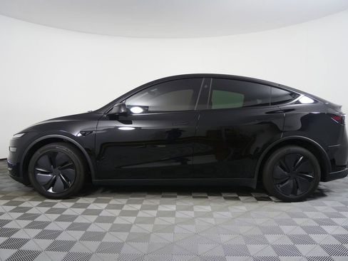 Used 2026 Tesla Model Y AWD image 6