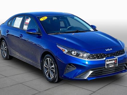 Used 2023 Kia Forte LXS w/ LXS Technology Package FWD image 2