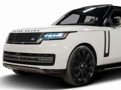 Used 2025 Land Rover Range Rover SE AWD/4WD image 13