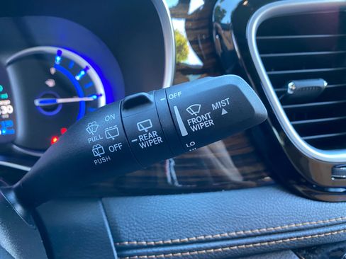 Used 2023 Chrysler Pacifica Pinnacle image 64