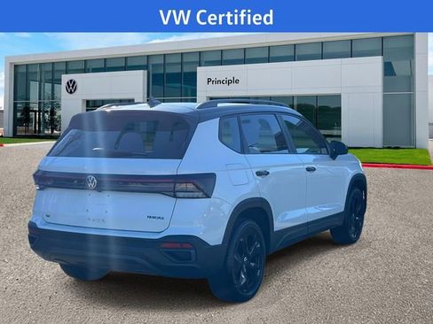 Used 2026 Volkswagen Taos SE image 4