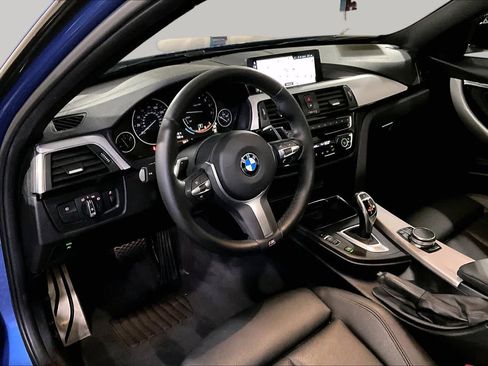 Used 2018 BMW 330i xDrive Sedan w/ M Sport Package AWD/4WD image 17