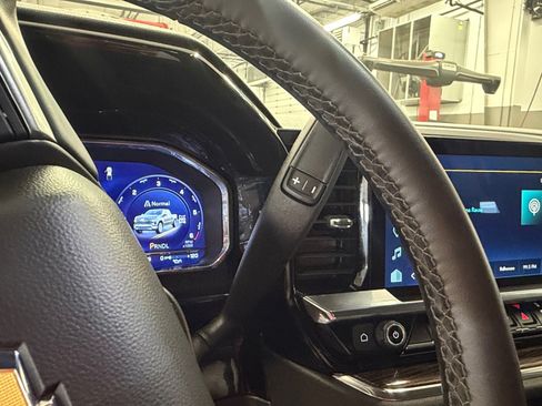 Used 2024 Chevrolet Silverado 1500 LT AWD/4WD image 23
