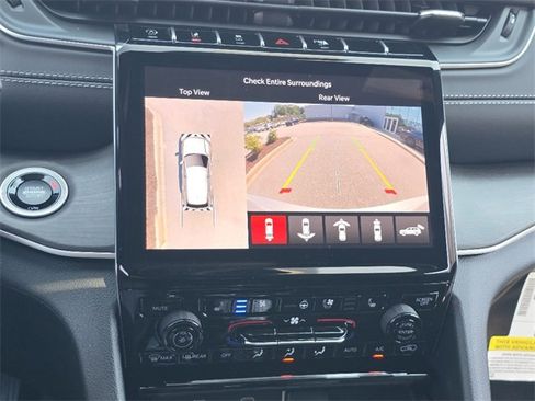 New 2025 Jeep Grand Cherokee Limited w/ Luxury Tech Group II image 12