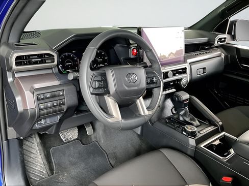 Used 2025 Toyota Tacoma TRD Off-Road AWD/4WD image 14
