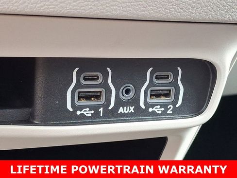Used 2022 Chrysler Voyager LX image 23