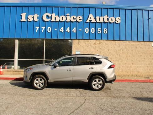 Used 2020 Toyota RAV4 XLE FWD image 23