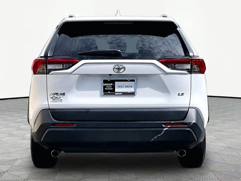 Used 2021 Toyota RAV4 LE FWD image 5