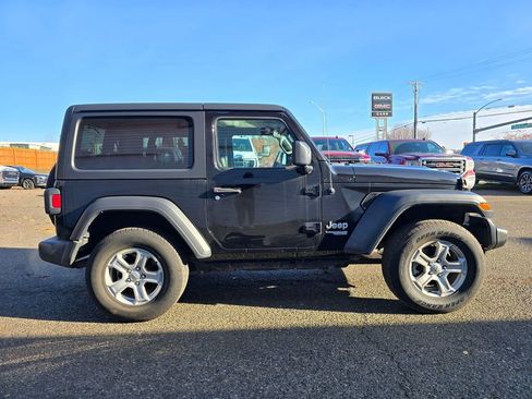 Used 2018 Jeep Wrangler Sport S image 2