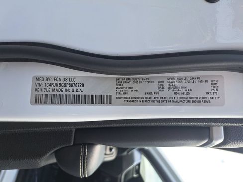 Certified 2023 Jeep Grand Cherokee L Limited AWD/4WD image 35