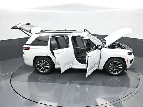 Used 2024 Jeep Grand Cherokee Overland w/ Luxury Tech Group IV image 72