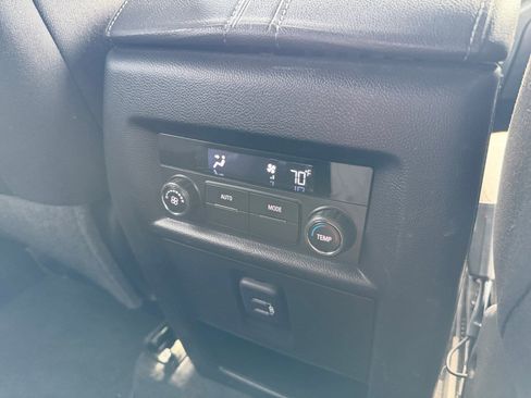 Used 2023 Chevrolet Traverse LT FWD image 22
