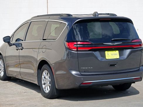 Used 2022 Chrysler Pacifica Touring-L FWD image 46