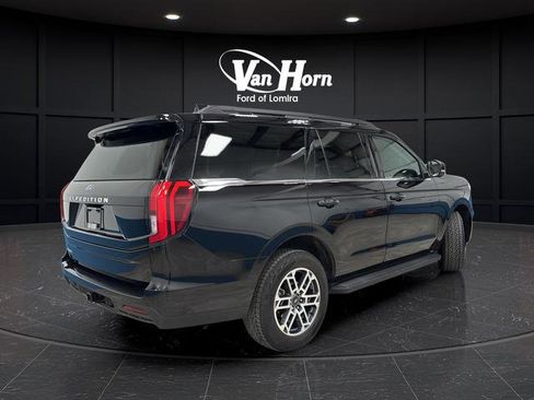 Used 2025 Ford Expedition Active AWD/4WD image 7