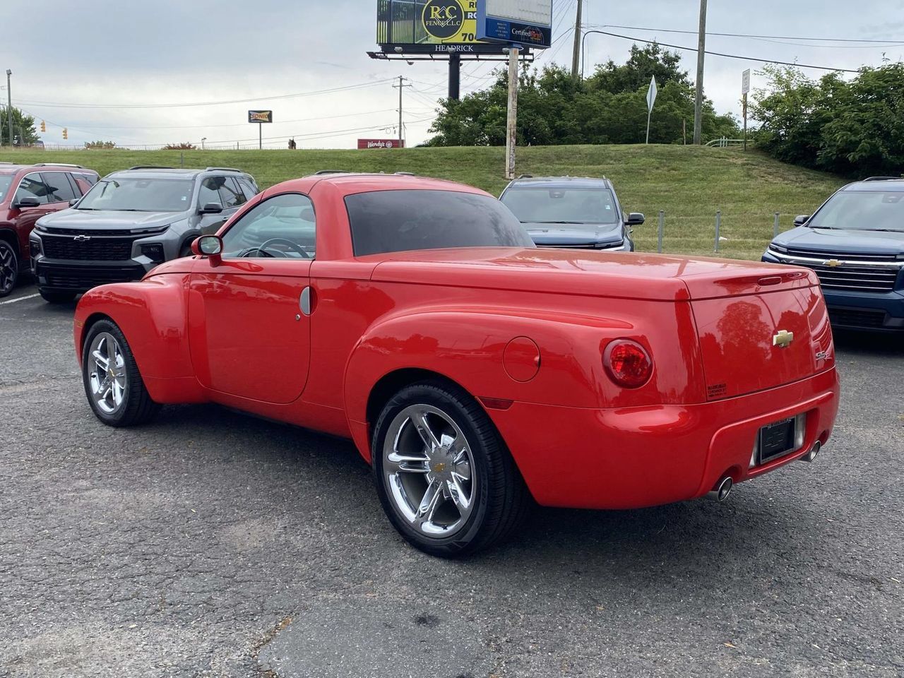 Used 2004 Chevrolet SSR w/ Preferred Equipment Group RWD image 4