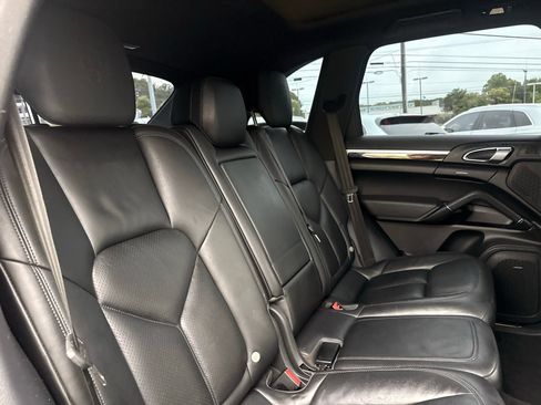 Used 2017 Porsche Cayenne Platinum Edition AWD/4WD image 30