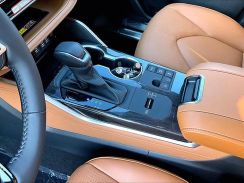 New 2026 Toyota Highlander Platinum AWD/4WD image 7