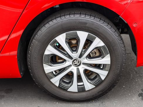 Used 2019 Toyota Prius XLE AWD/4WD image 8