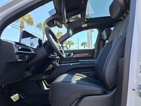 New 2026 Cadillac Vistiq Luxury w/ LPO, Floor Liner Package image 13