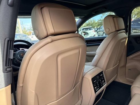 Used 2020 Porsche Cayenne image 14