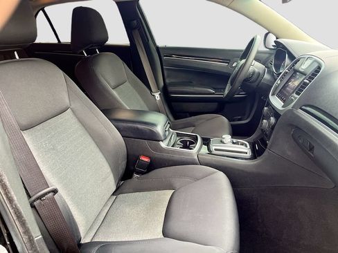 Used 2023 Chrysler 300 Touring RWD image 26