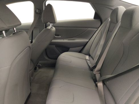 Used 2025 Hyundai Elantra SE w/ Cargo Package FWD image 18