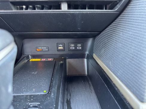 Used 2025 Toyota Camry SE FWD image 25