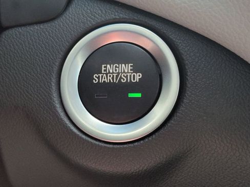 Used 2023 Chevrolet Equinox LS image 18