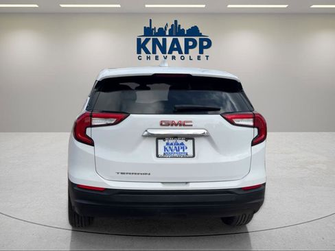 Used 2024 GMC Terrain SLE image 4