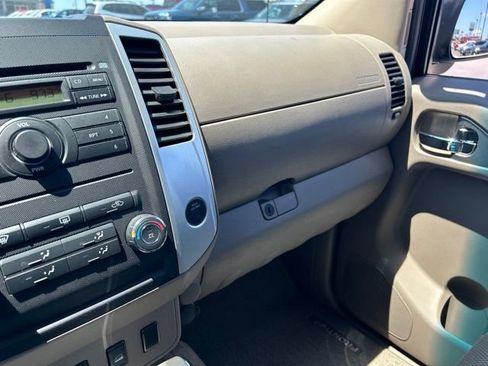 Used 2012 Nissan Frontier SV AWD/4WD image 4