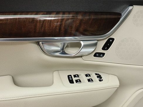 Used 2019 Volvo S90 T5 Momentum image 27