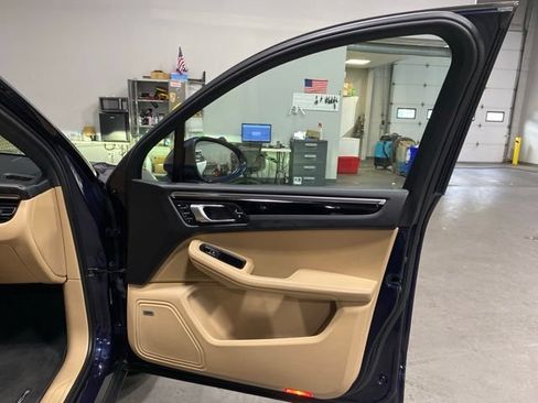 Used 2021 Porsche Macan AWD/4WD image 28
